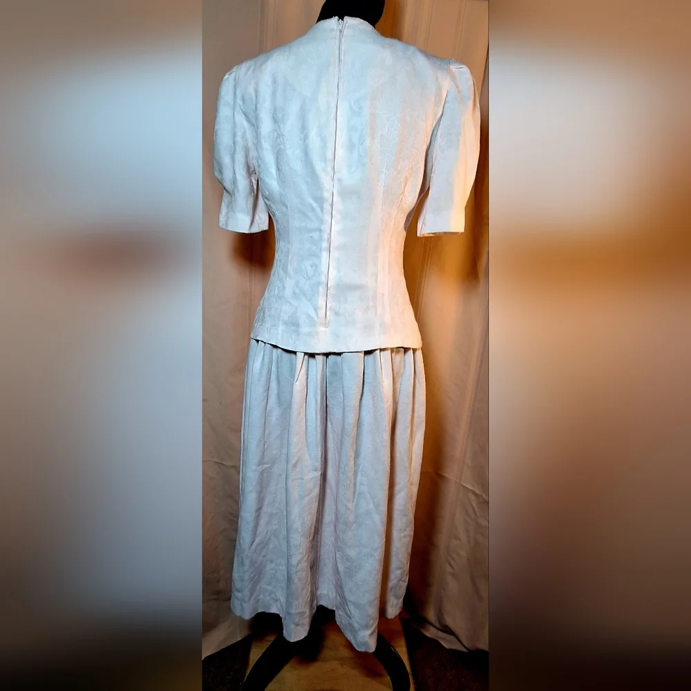 KARIN STEVENS Dress in a Delicate Pink With Embroidery and Bead Accents - Picture 4 of 8